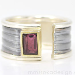 obraczka-srebrna-oksydowana-z-granatem-mmsrokadesign