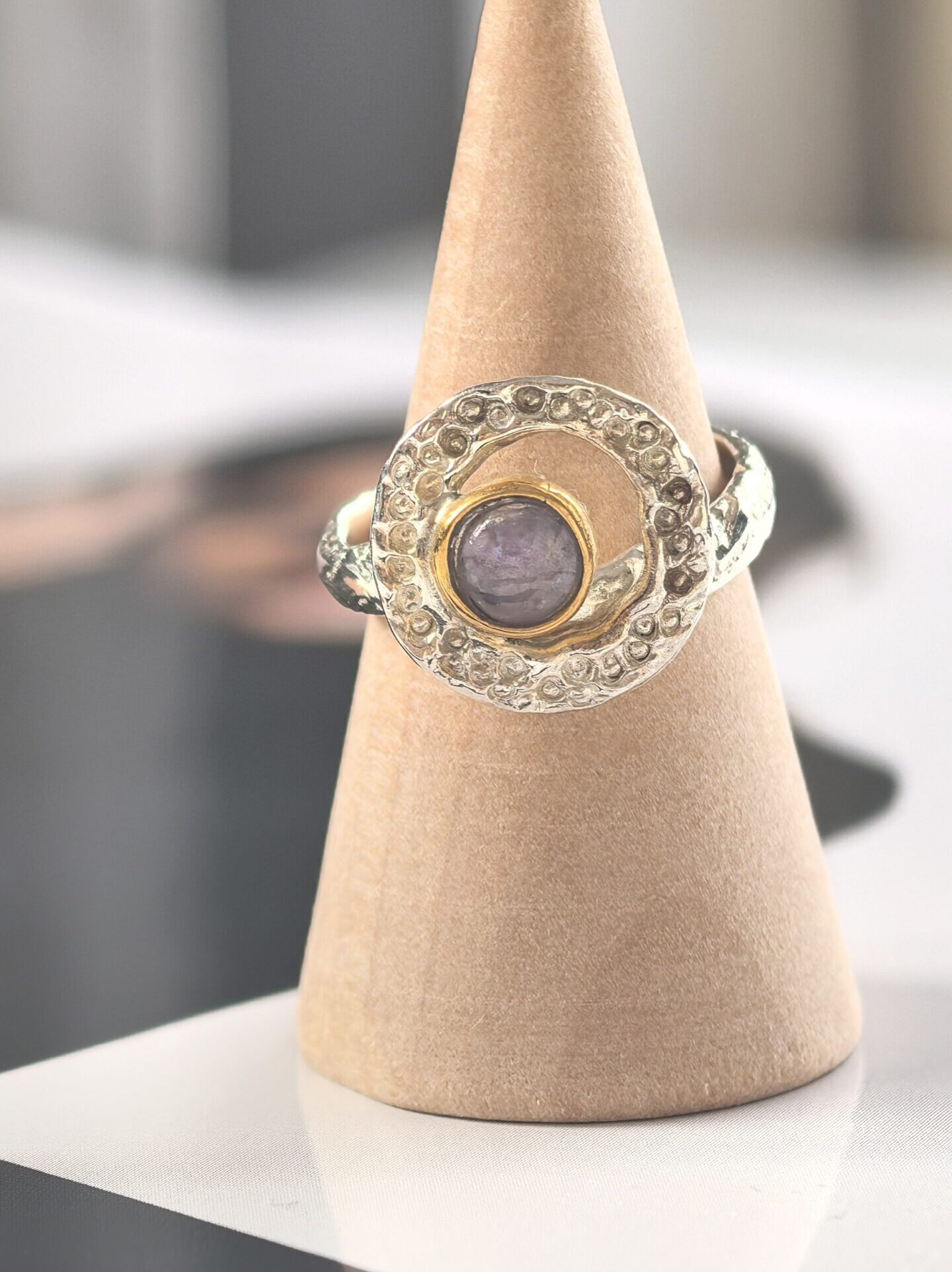 pierścionek z tanzanitem